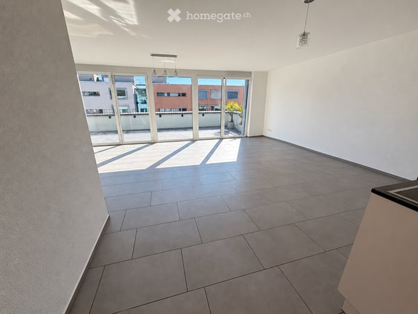 Charmante 2.5-Zimmer-Attikawohnung in Wallisellen – Modern, hell und sofort verfügbar! 2