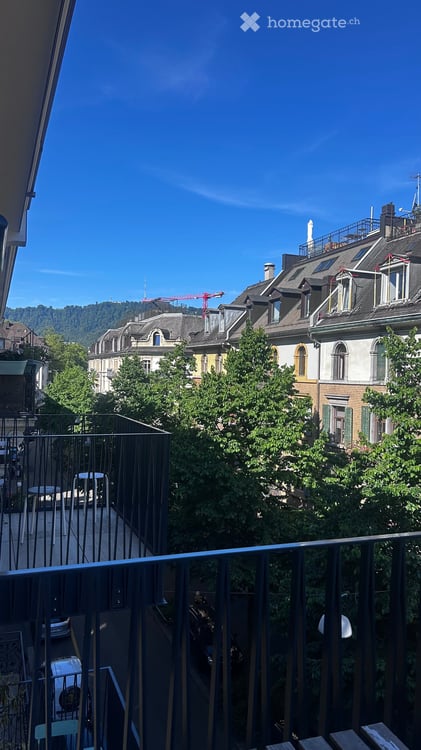 Bright Flat in one of Zurich's most connected addresses · Available Immediately or by Arrangement 10