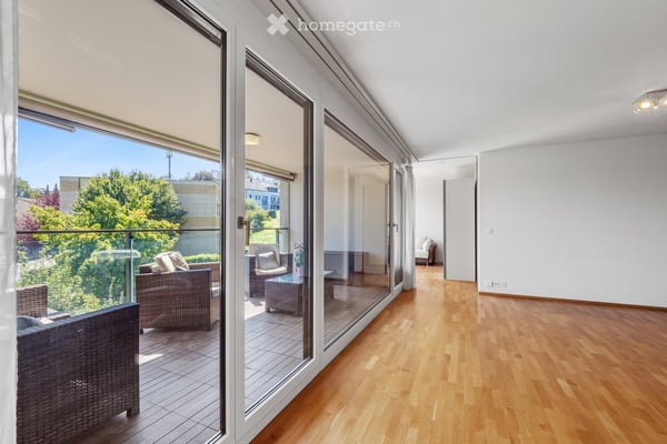 Moderne 3.5 / 4.5-Zimmer-Wohnung mit grossem Balkon und XL-Tiefgaragenplatz inkl. Nebenkosten 10