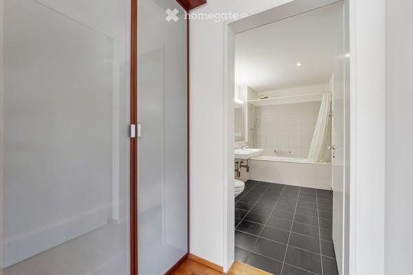 Moderne 3.5 / 4.5-Zimmer-Wohnung mit grossem Balkon und XL-Tiefgaragenplatz inkl. Nebenkosten 5