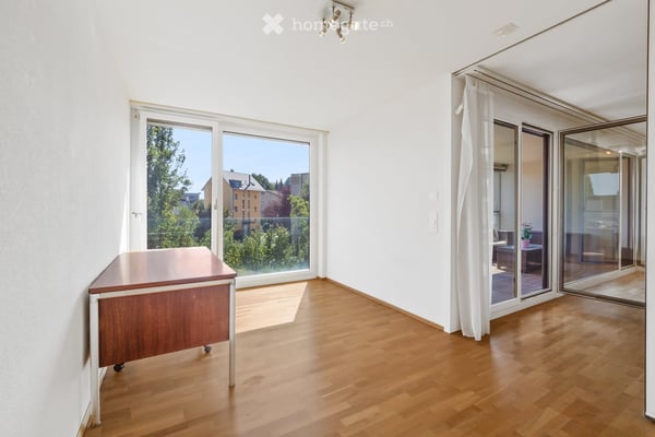 Moderne 3.5 / 4.5-Zimmer-Wohnung mit grossem Balkon und XL-Tiefgaragenplatz inkl. Nebenkosten 7