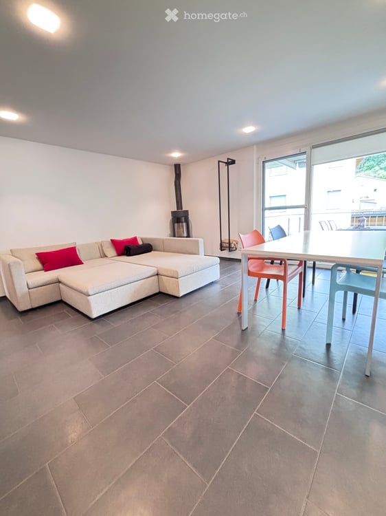 Moderne 3.5-Zimmer-Wohnung mit Balkon in Laax GR 2