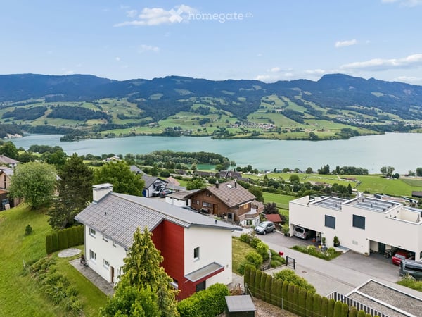 Élégante villa avec vue imprenable sur le lac et les montagnes 1