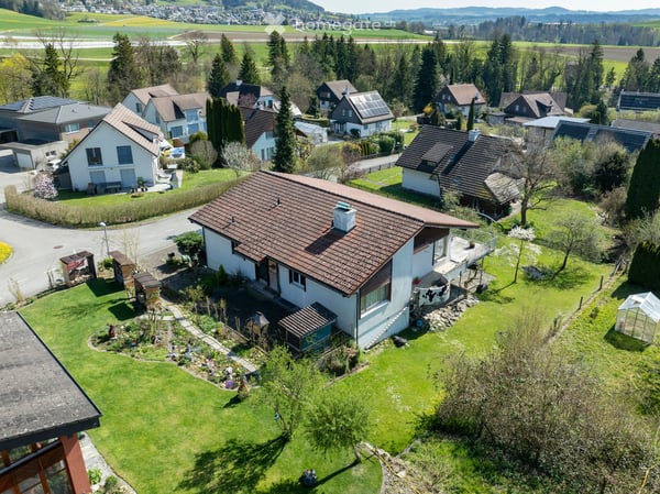 Charmantes 5.5-Zimmer-Einfamilienhaus in Matzingen – sofort verfügbar! 2