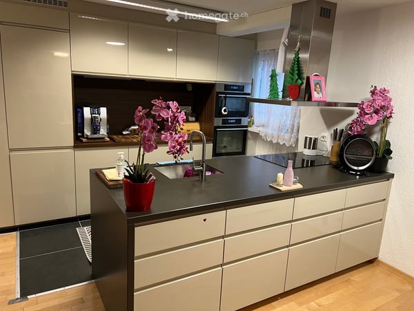 Grosszügige renovierte 5,5-Zimmer-Wohnung mit Balkon und Cheminée – zentral und ruhig in Bülach, 5