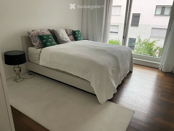 Charmante 2.5-Zimmer-Wohnung mit traumhafter Aussicht in Zürich 8044 5