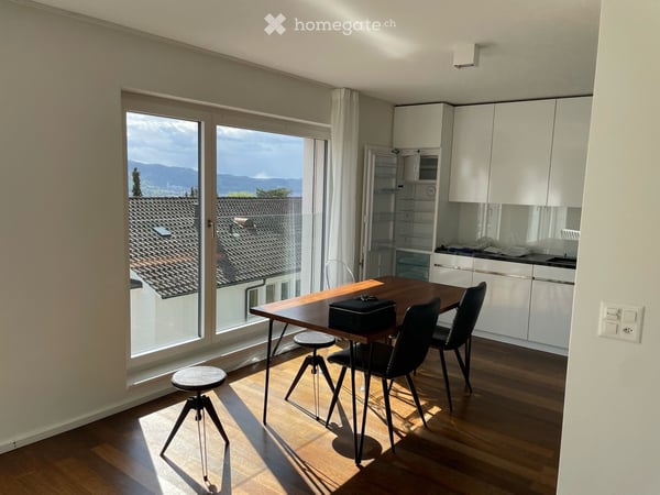 Charmante 2.5-Zimmer-Wohnung mit traumhafter Aussicht in Zürich 8044 3