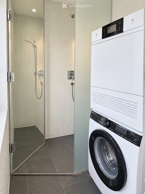 Charmante 2.5-Zimmer-Wohnung mit traumhafter Aussicht in Zürich 8044 5