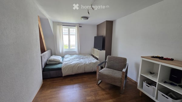 Dachwohnung in Rüti ZH - 1.OG im 2-Parteienhaus mit grosser Loggia 12