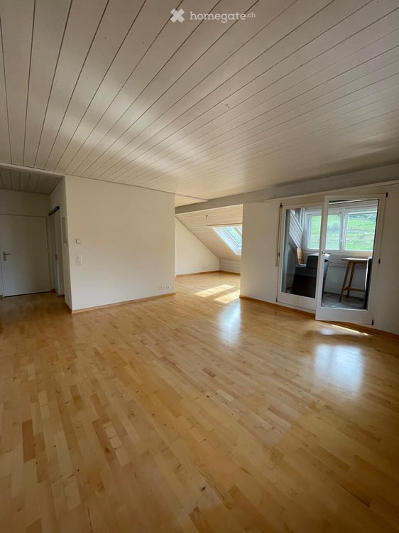 Helle 3.5-Zimmer-Dachwohnung an der Chefistrasse 16 in Wald ZH 4