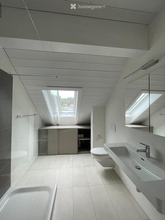 Helle 3.5-Zimmer-Dachwohnung an der Chefistrasse 16 in Wald ZH 1