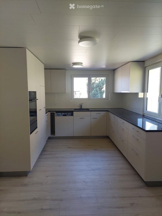 Neu renoviertes 6.5-Zimmer-Einfamilienhaus in Silenen 2