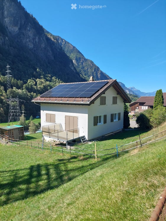 Neu renoviertes 6.5-Zimmer-Einfamilienhaus in Silenen 1