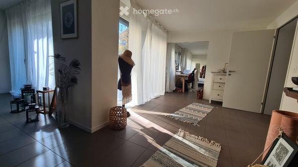 Möblierte helle 2.5 Zi-Parterre Wohnung mit Garten an zentraler Lage 4