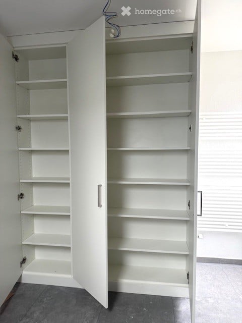 Modern sanierte 2.5-Zimmer-Dachgeschosswohnung mit Weit- und Bergsicht im Herzen von Fehraltorf 11