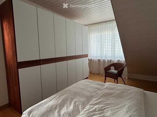 Ruhige und sonnige Dachwohnung mit Aussicht 2