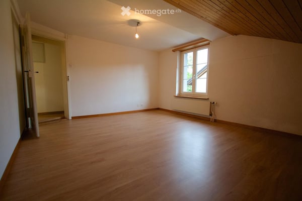 Sonnige 2.5-Zimmer-Dachwohnung in Gibswil 2