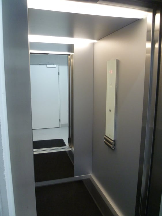Moderne neue 2 1/2 Zi. Wohnung im Grünen, sehr nahe am Bahnhof Zug 15
