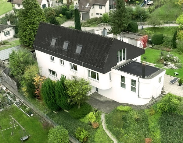 Grosszügig angelegtes 9,5-Zimmer Einfamilienhaus mit Weitsicht 2