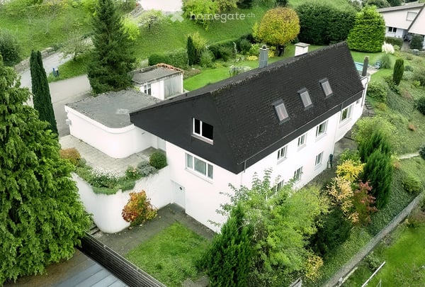 Grosszügig angelegtes 9,5-Zimmer Einfamilienhaus mit Weitsicht 1