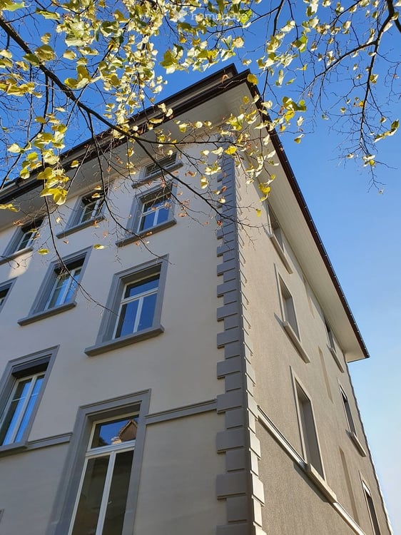 www.grund5.ch - repräsentativ, ruhig und zentral - neu renovierte Jungenstilwohnung!