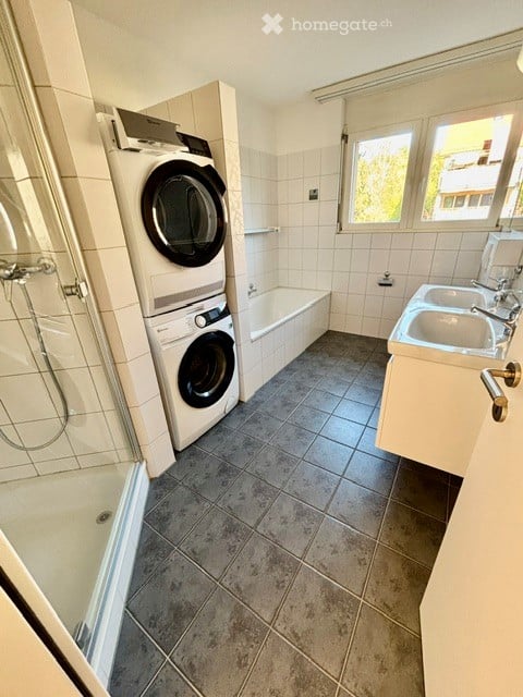 Helle renovierte 3.5-Zimmer-Wohnung mit Balkon im Grünen in Hochfelden bei Bülach 8