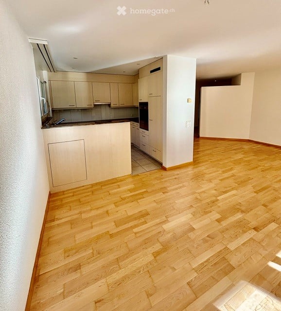 Helle renovierte 3.5-Zimmer-Wohnung mit Balkon im Grünen in Hochfelden bei Bülach 3