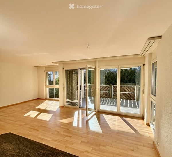 Helle renovierte 3.5-Zimmer-Wohnung mit Balkon im Grünen in Hochfelden bei Bülach 1