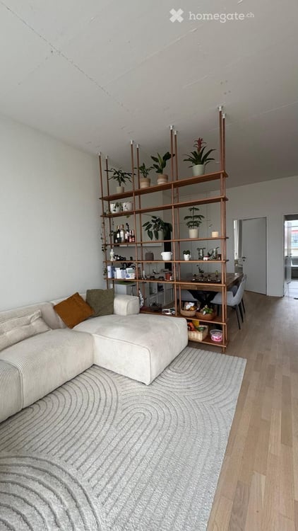 Helle 2.5-Zimmer Wohnung in Oerlikon (befristet auf ein Jahr und möbiliert mit Option auf Übernahme) 1