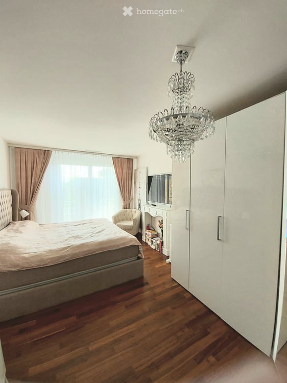 Moderne 4.5-Zimmer-Wohnung im Eigentumsstandard 8