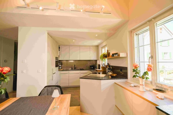Charmante 5.5-Zimmer-Maisonette-Wohnung in Bachenbülach 2