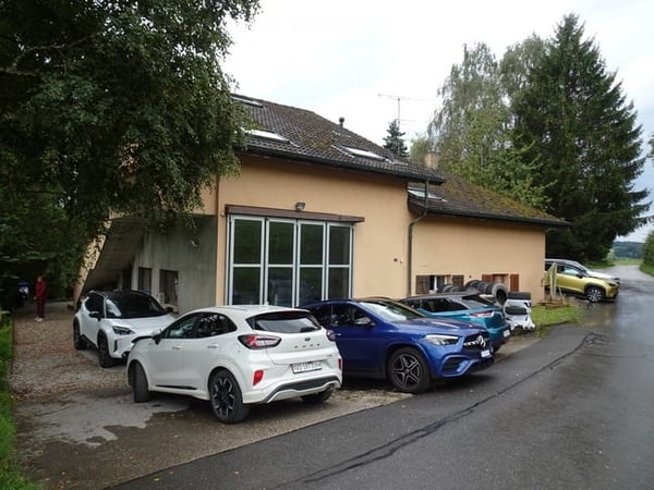 Maison familiale en pleine campagne avec jardin et piscine soumise à la LDFR 9