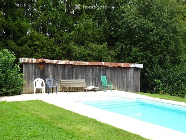 Maison familiale en pleine campagne avec jardin et piscine soumise à la LDFR 8