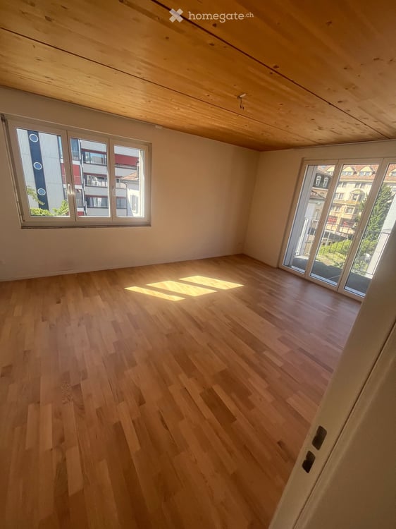 Helle, moderne und komfortable 3-Zimmer-Wohnung mit Balkon in der Enge 3