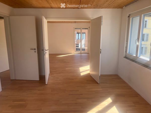 Helle, moderne und komfortable 3-Zimmer-Wohnung mit Balkon in der Enge 1