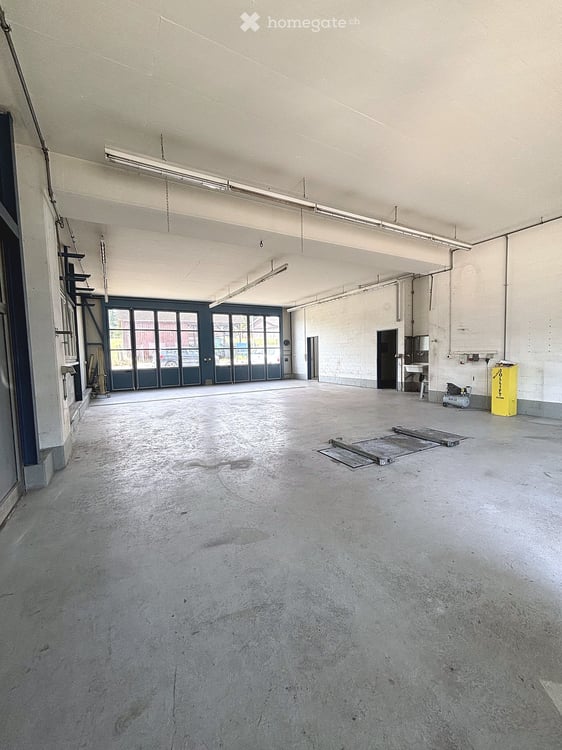 Werkstatt, Garage, Büro & Lager mit viel Aussenfläche - Sofort Nutzbar 2