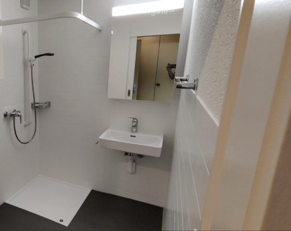 Charmante 2.5-Zimmer-Dachwohnung in Zufikon 5