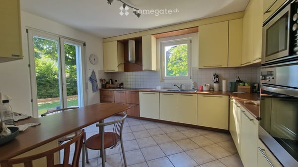 Elegante villa unifamiliare con vista panoramica a Neggio 3