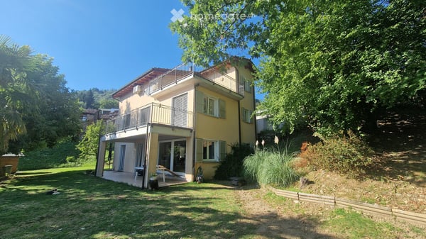 Elegante villa unifamiliare con vista panoramica a Neggio 2
