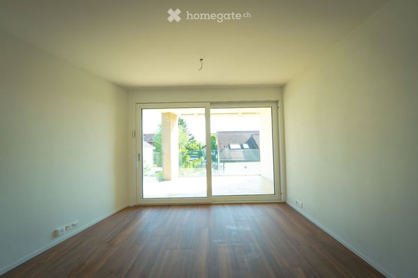 Moderne 2.5-Zimmerwohnung mit grossem Gartensitzplatz in Opfikon 8