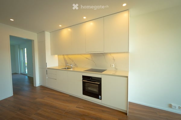 Moderne 2.5-Zimmerwohnung mit grossem Gartensitzplatz in Opfikon 2