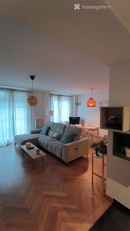 Charming 2.5-Room Apartment with Balcony in Zürich Wiedikon 1