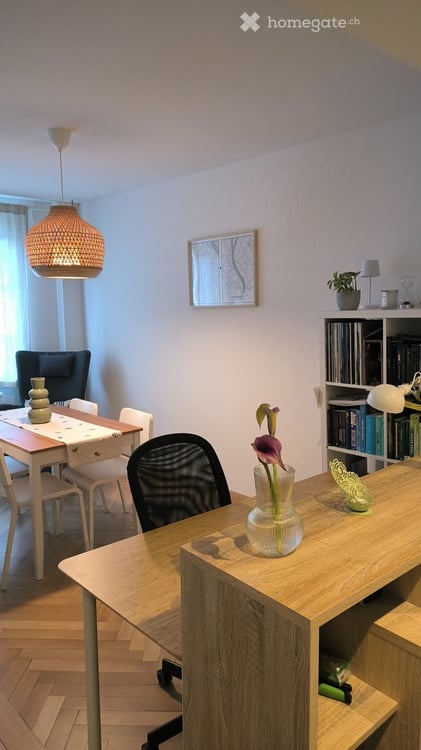 Charming 2.5-Room Apartment with Balcony in Zürich Wiedikon 4