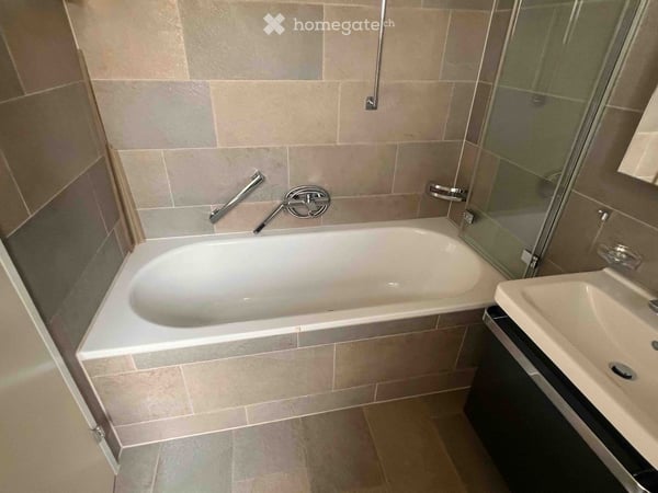 Helle 3.5-Zimmer-Wohnung mit Balkon und schöner Aussicht in Zürich-Altstetten 3