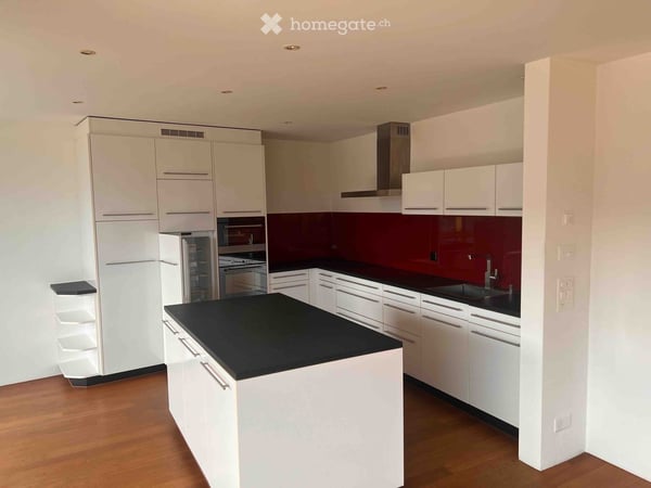 Helle 3.5-Zimmer-Wohnung mit Balkon und schöner Aussicht in Zürich-Altstetten 2
