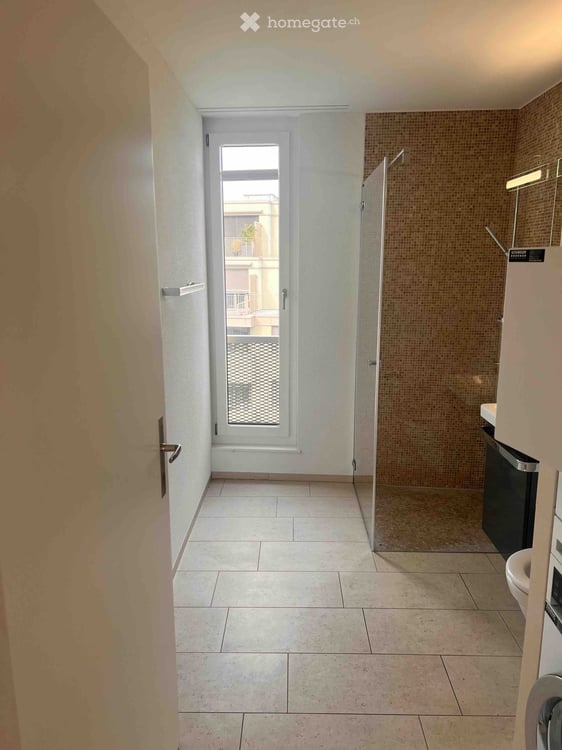 Helle 3.5-Zimmer-Wohnung mit Balkon und schöner Aussicht in Zürich-Altstetten 4