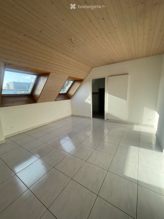 Schöne 4.5-Zimmer-Wohnung mit Terrasse und Garage in Kloten 8