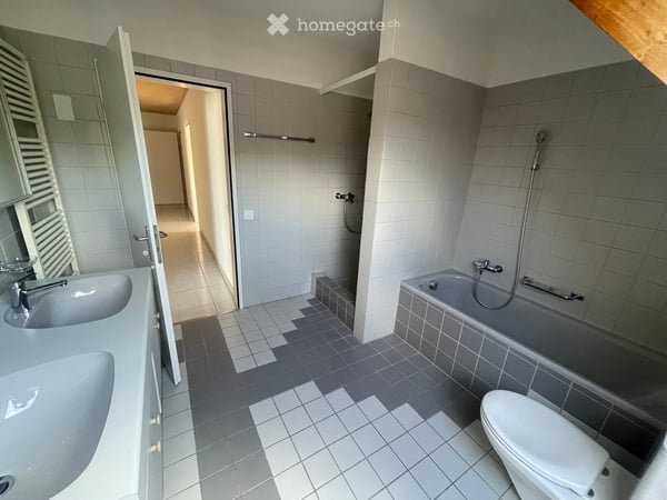 Schöne 4.5-Zimmer-Wohnung mit Terrasse und Garage in Kloten 5
