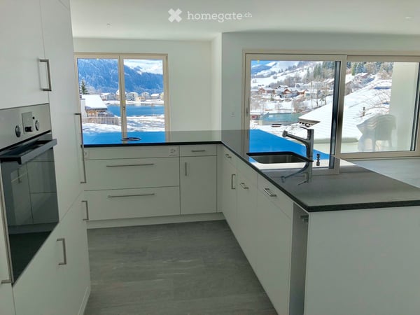 Moderne, sonnige Neubauwohnung an schönster Lage in Laax! 2