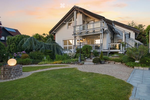 Hochwertige Familienvilla mit Pool und herrlichem Garten in Friedrichshafen 4